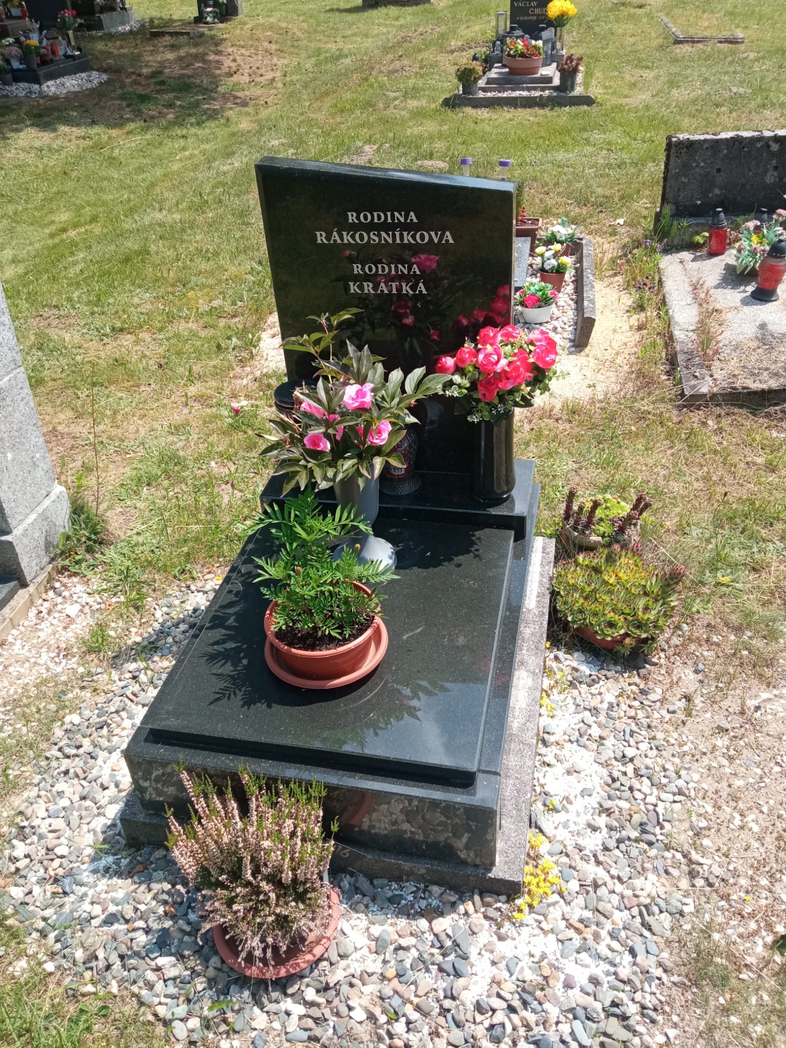 Ukázka urnového hrobu Granitárie